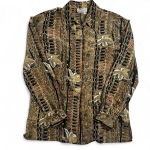 Vintage Tess Women’s S 100% Silk Blouse Floral Pattern Button Up Top